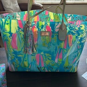 Lilly Pulitzer Breezy Clear Tote Neoprene Insert. 20”W x 11 3/4”H x 6”base